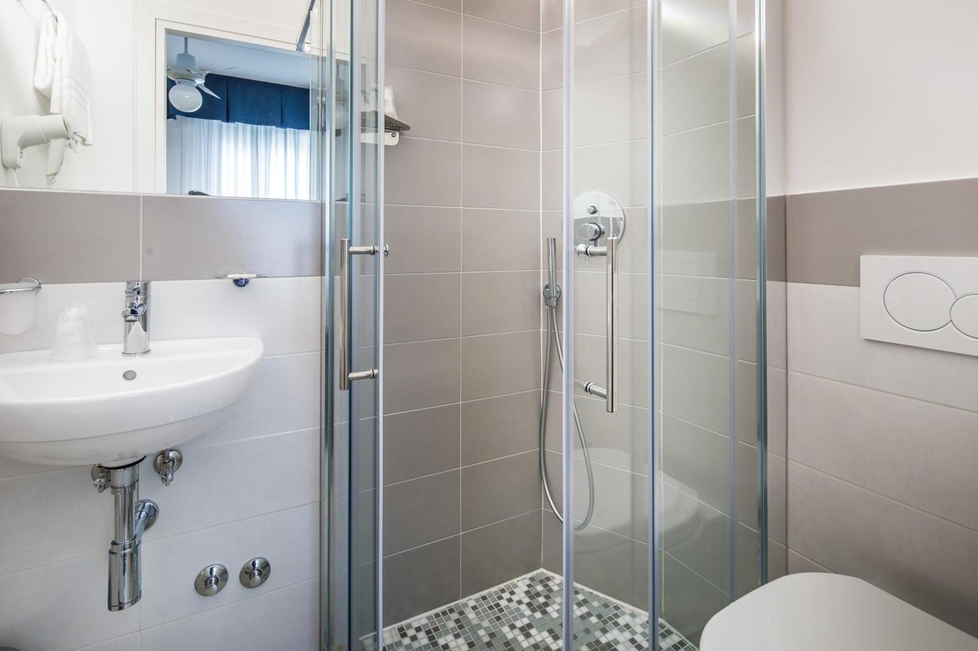 Hotel Luna Centrale Lignano Sabbiadoro Ngoại thất bức ảnh