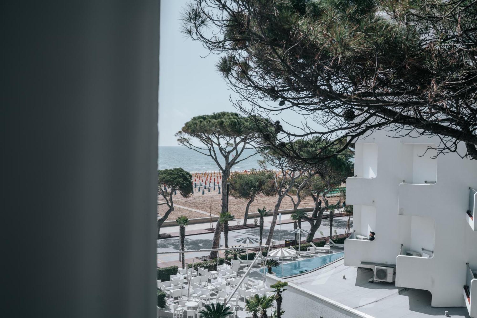 Hotel Luna Centrale Lignano Sabbiadoro Ngoại thất bức ảnh