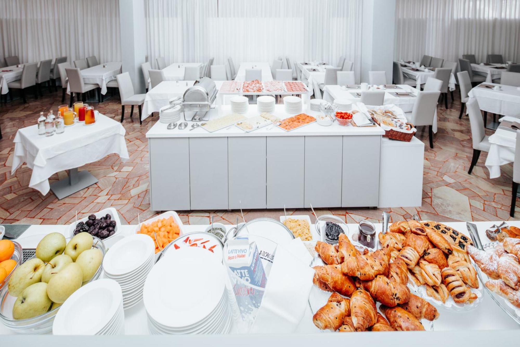 Hotel Luna Centrale Lignano Sabbiadoro Ngoại thất bức ảnh