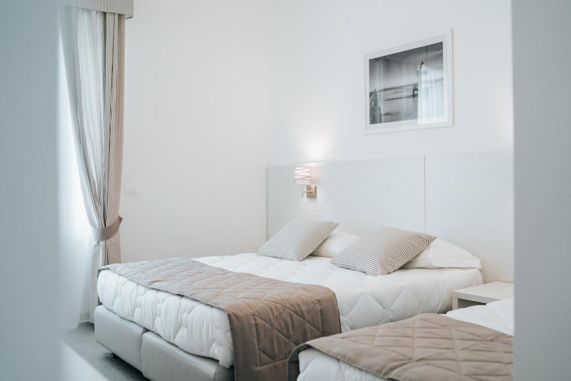 Hotel Luna Centrale Lignano Sabbiadoro Ngoại thất bức ảnh