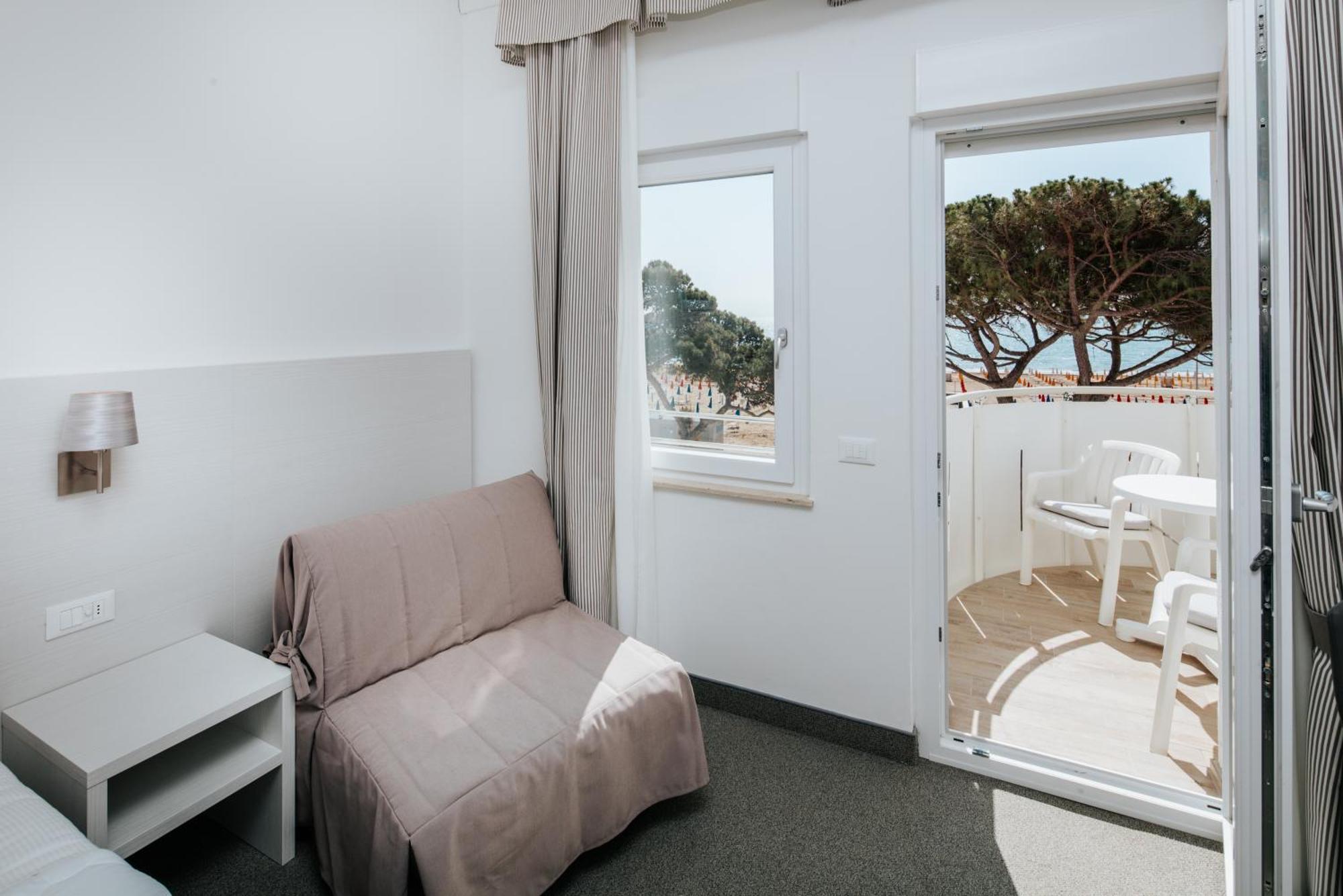 Hotel Luna Centrale Lignano Sabbiadoro Ngoại thất bức ảnh