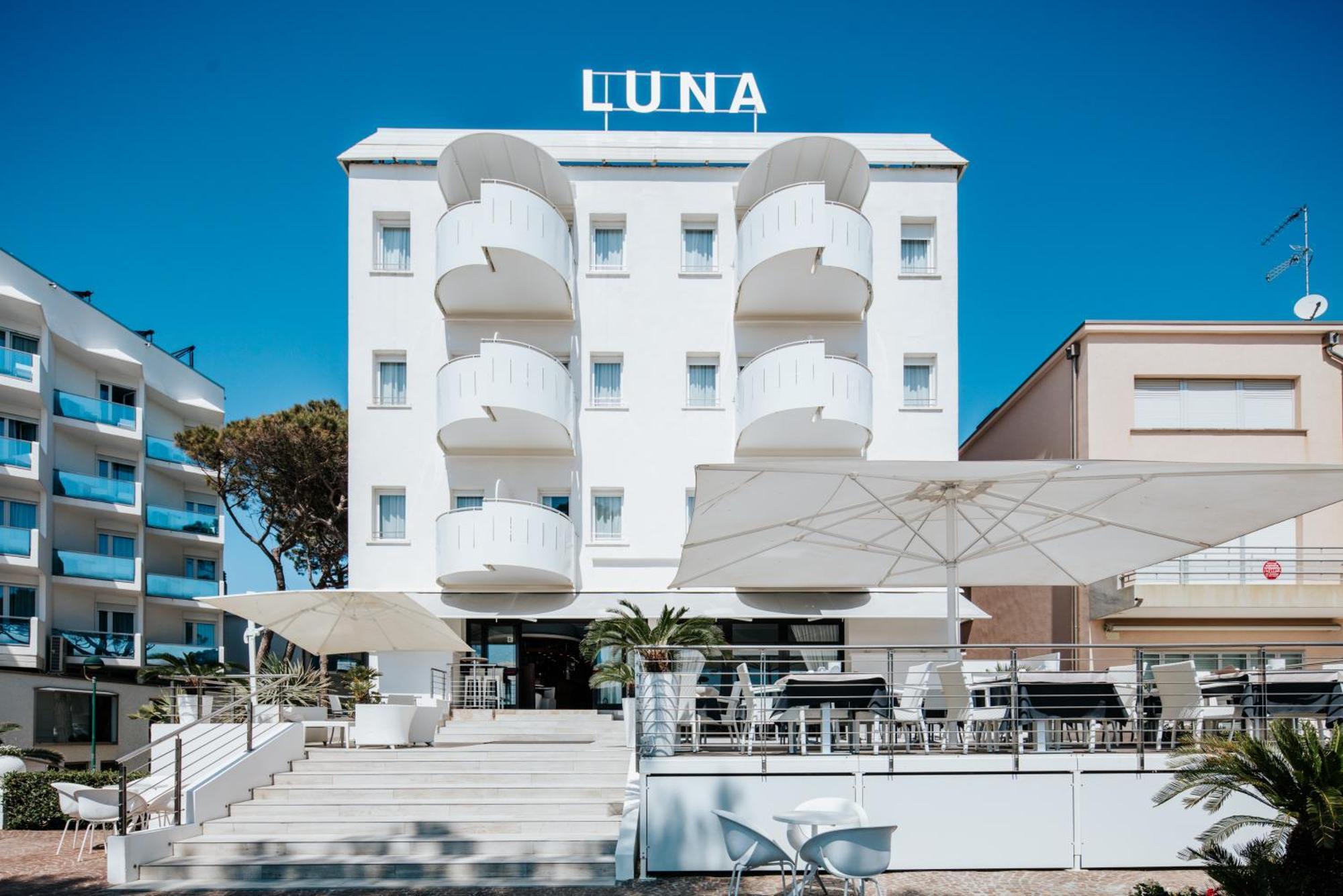 Hotel Luna Centrale Lignano Sabbiadoro Ngoại thất bức ảnh