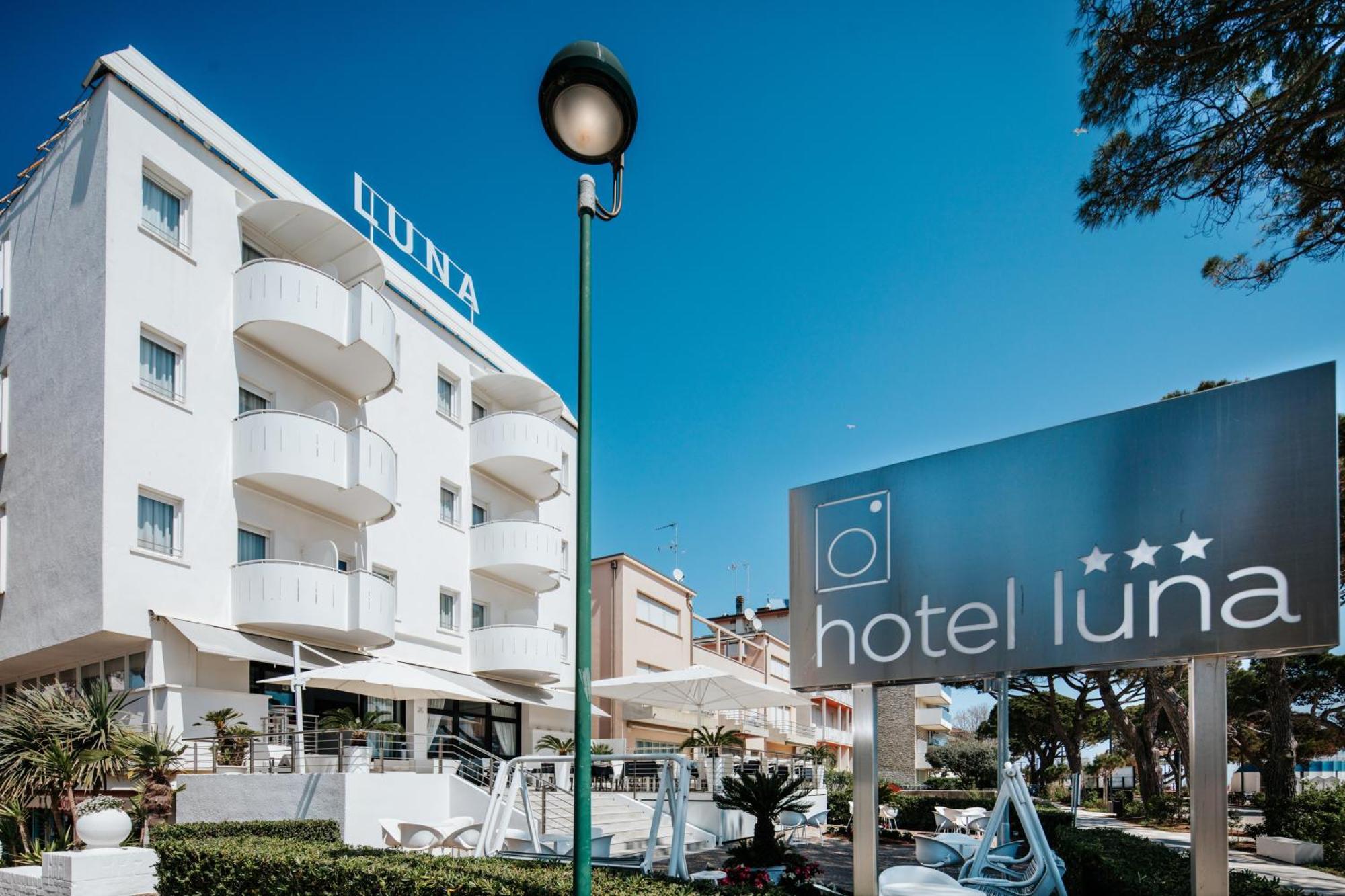 Hotel Luna Centrale Lignano Sabbiadoro Ngoại thất bức ảnh